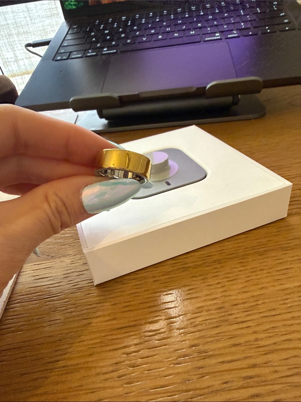 Oura Ring 4 Gold size 7 - Picture 2 of 2